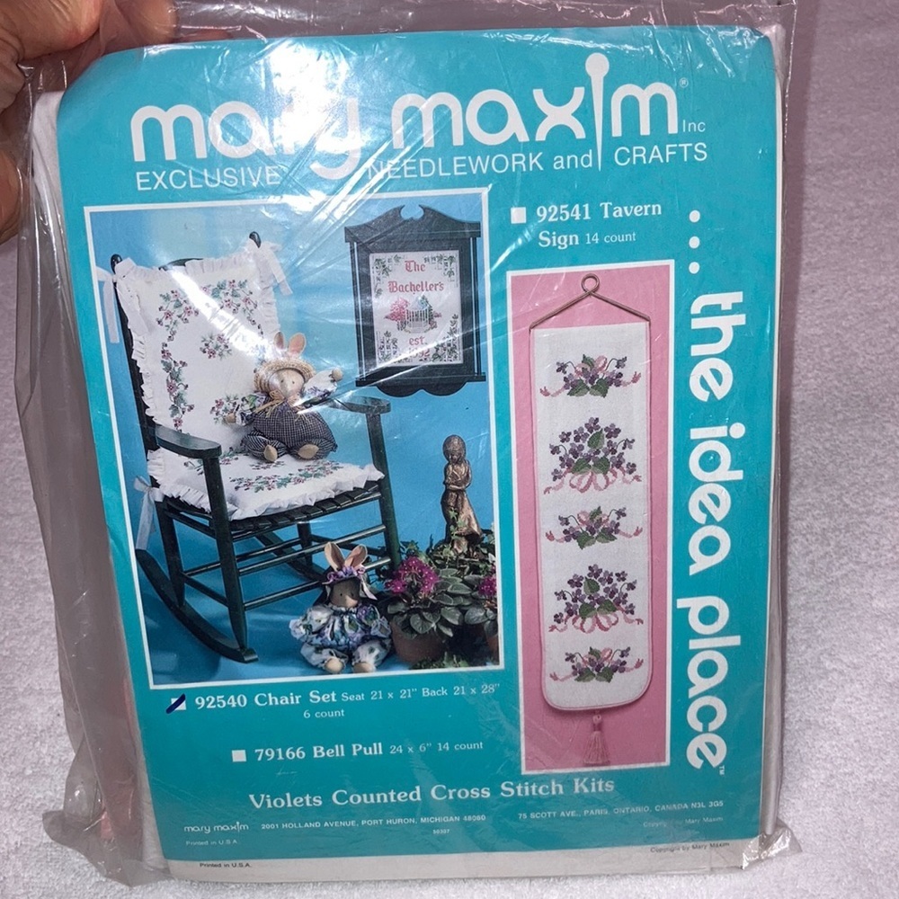 NWT vintage Mary maxim 92540 chair set 6 Ct. violets cross stitch kit